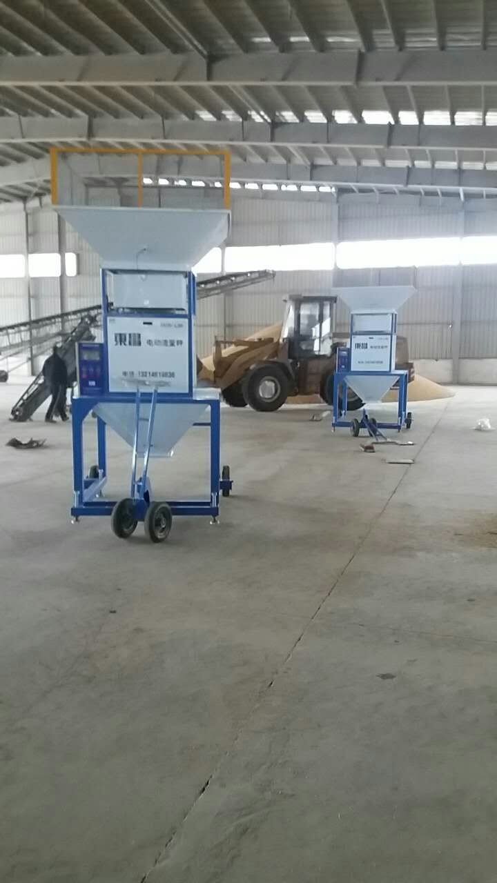 更多相關(guān)資料：  糧食出倉散集用電動(dòng)流量秤 黑龍江省電動(dòng)打包機出現零點(diǎn)波動(dòng)怎么處理 黑龍江流量秤實(shí)操簡(jiǎn)單，上手快 黑龍江玉米脫粒機下方安裝流量秤計量結果能準確嗎？ 大量散糧計量誤差大問(wèn)題不容忽視 哈爾濱電動(dòng)定量打包機【智能包裝機】/自動(dòng)糧食包裝秤-的應用 白砂糖全自動(dòng)包裝秤自動(dòng)化程度高嗎？